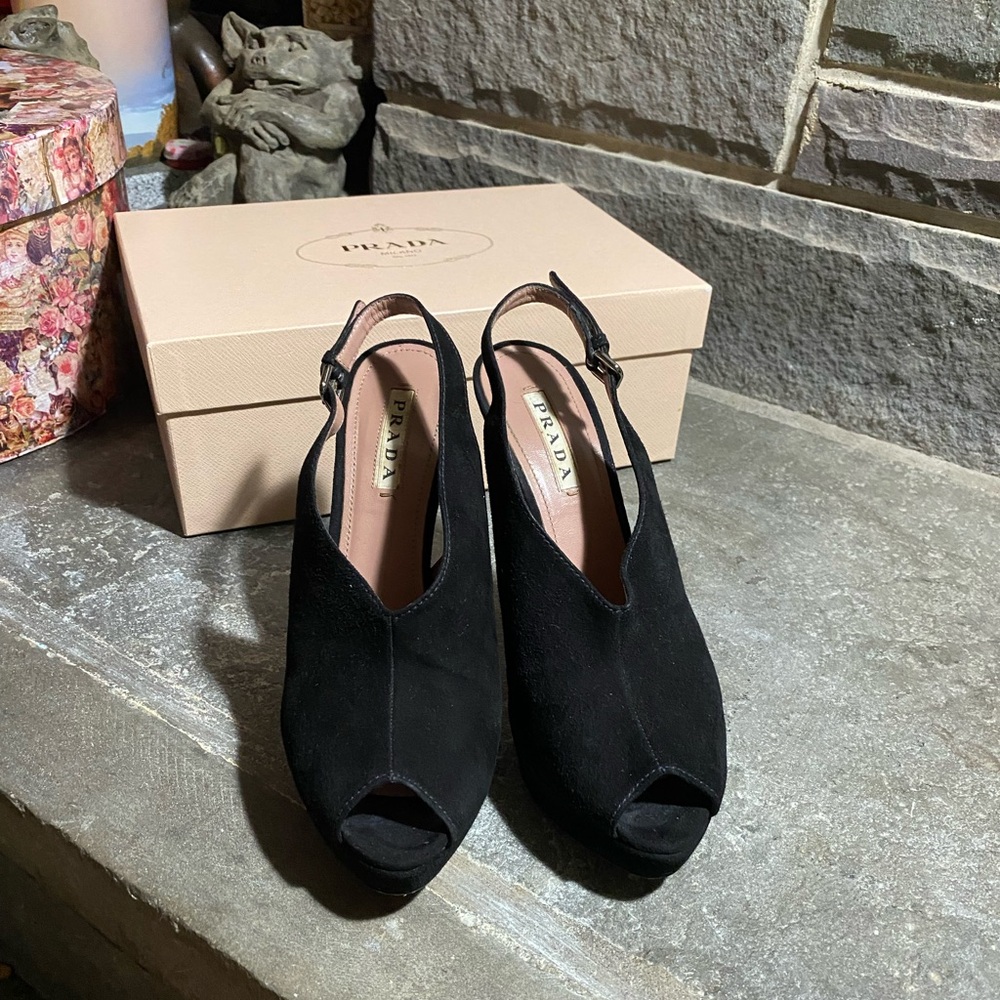 NWOT Prada black suede peep toe,sling back pumps,platform stilettos,Italy, 39